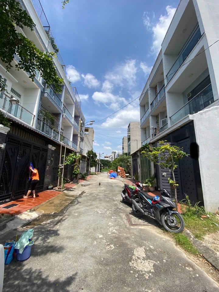 Nhà Cấp 4 Phú Hữu, Thủ Đức 60m² giá 4.25 tỷ - Tiềm năng tăng giá cao!