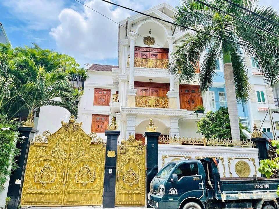 Biệt thự sang trọng tại công viên Làng Hoa, Gò Vấp 228m² giá 35 tỷ - Đầu tư đẳng cấp!