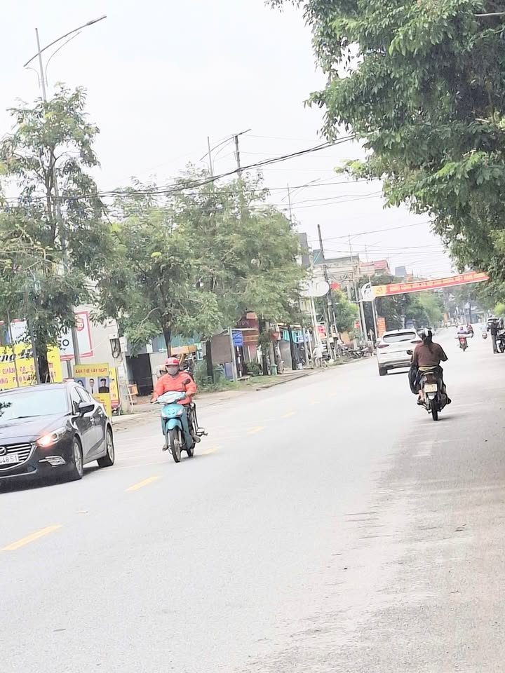 Biệt thự 3 tầng mặt tiền QL45, Đông Sơn, 262m² - Cần thanh khoản gấp!