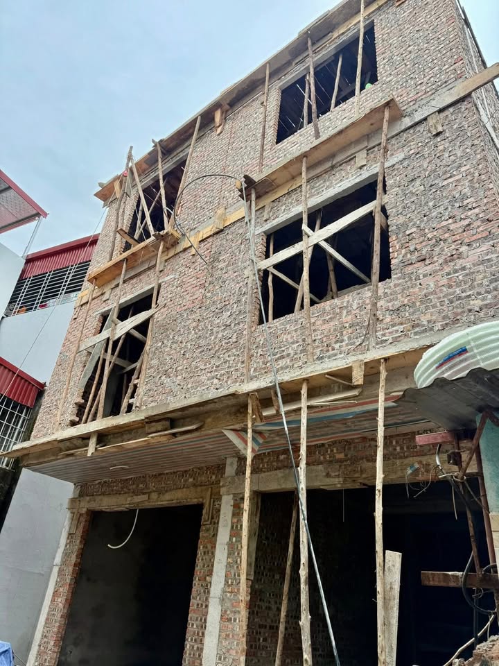 Nhà 3 tầng đường Phan Trứ, Kiến An, 53m² giá 3.2 tỷ - Sân rộng thoáng mát!