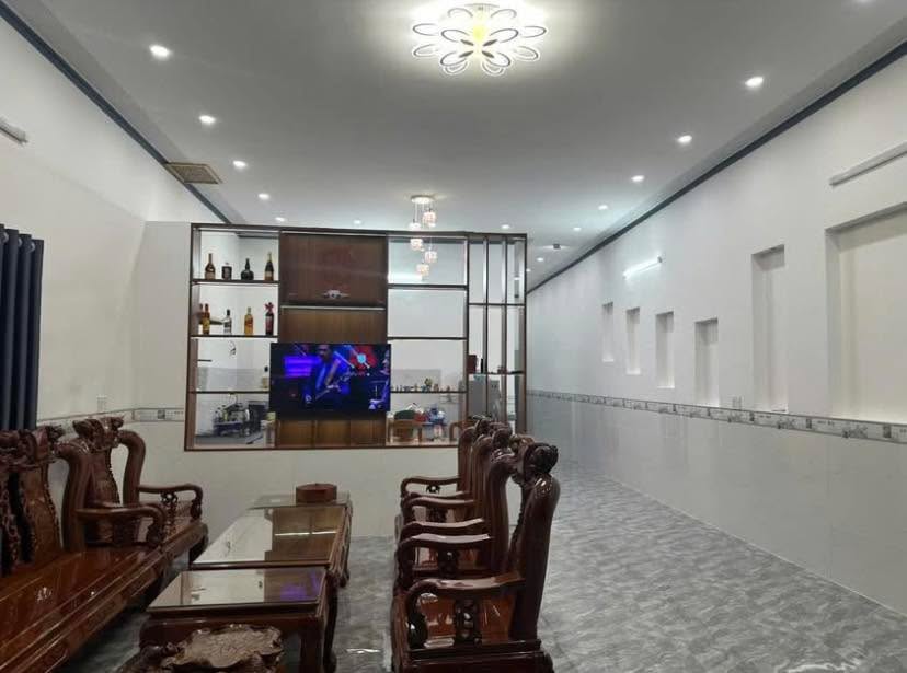 Nhà cấp 4 hẻm ô tô Nguyễn Tất Thành, Bình Kiến 146m² giá 2.2 tỷ - Sẵn sàng ở ngay!