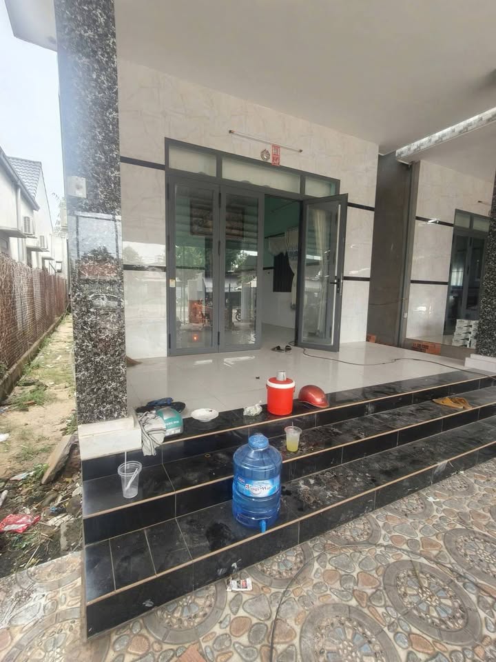 Nhà đẹp Đất Đỏ - 213m² giá 3.6 tỷ - Định cư lý tưởng!