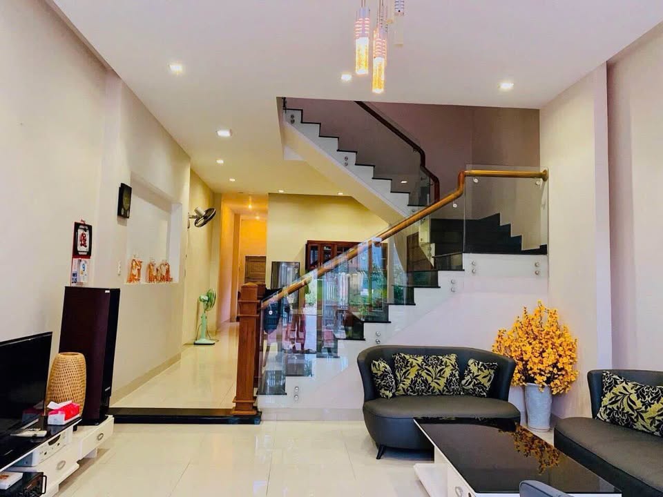 Nhà nguyên căn 3 tầng tại Hoà Hải, Đà Nẵng 100m² chỉ 15 triệu - Full nội thất, sẵn sàng vào ở!
