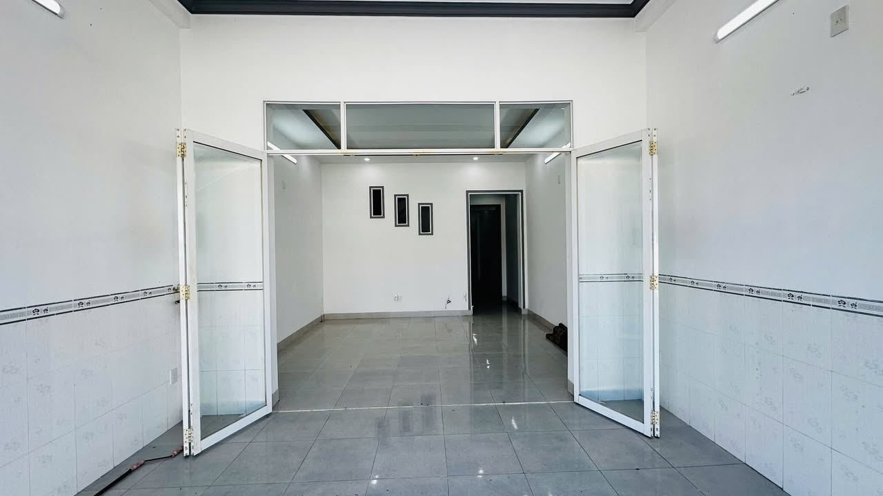 Nhà mặt tiền Ngô Văn Sở, Vĩnh Hòa, 90m² giá 8 triệu - Đối diện trường học!