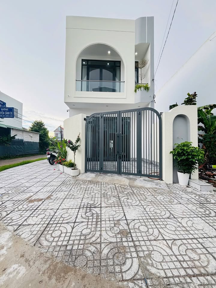 Nhà mặt tiền lô góc Đinh Lễ - Nguyễn Cảnh Dị 84m² giá 3 tỷ - Thiết kế hiện đại, sẵn sàng ở!