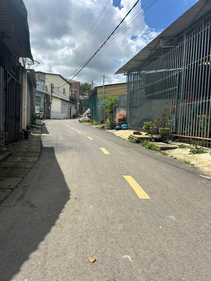 Nhà phố Bùi Thị Xuân, Liên Nghĩa, Đức Trọng 75m² giá 2.4 tỷ - Sổ đỏ chính chủ!