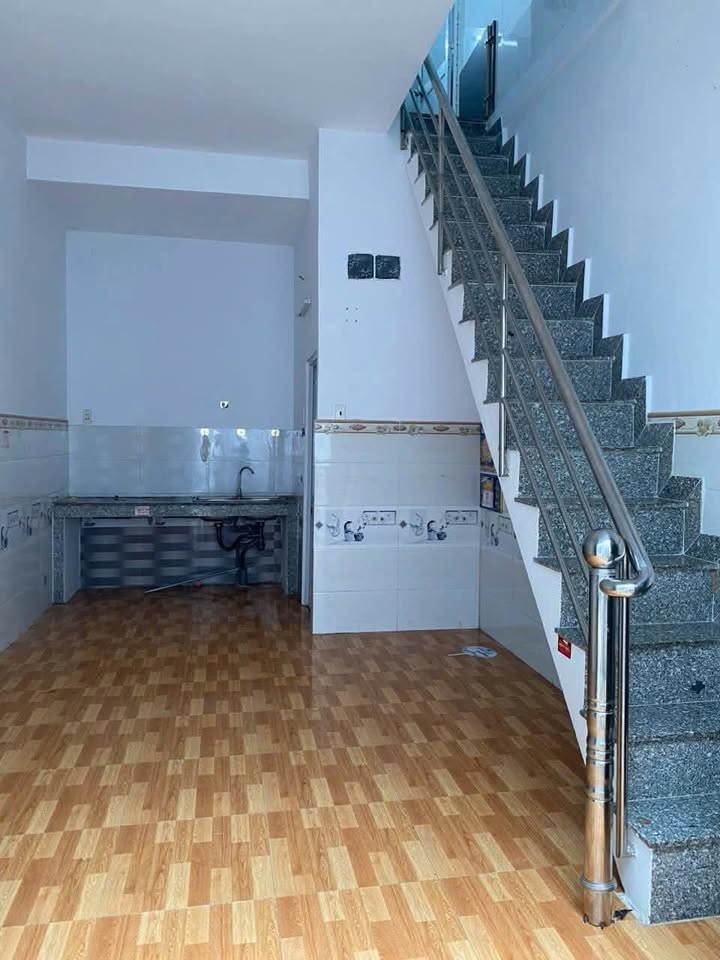 Nhà nguyên căn cho thuê Thới Tam Thôn 24m² giá 3.3 triệu - Nhanh tay liên hệ!