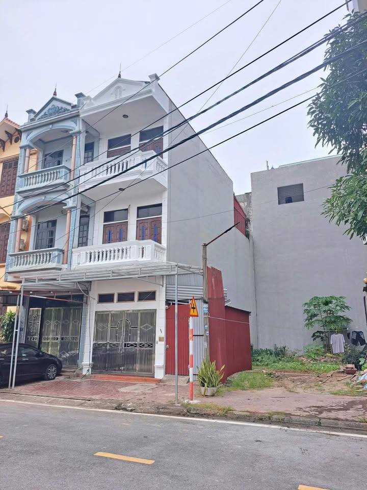 Nhà 3 tầng đẹp tại phố Lương Thế Vinh, Hưng Yên 56m² - View công viên thoáng mát!