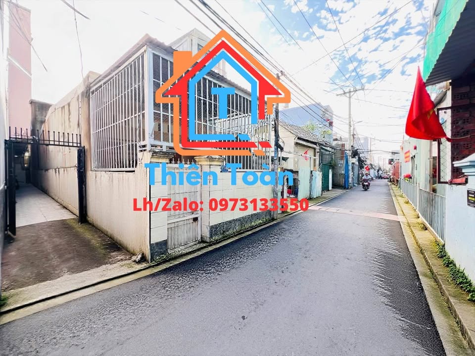 Nhà 3 tầng đường Chuyên Dùng Chính, Quận 7 - 2PN Full nội thất chỉ 1.89 tỷ!