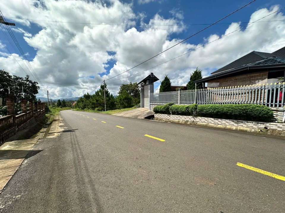 Đất nền hẻm 134 Phùng Hưng, Bảo Lộc 300m² giá 1.85 tỷ - Cơ hội đầu tư tuyệt vời!