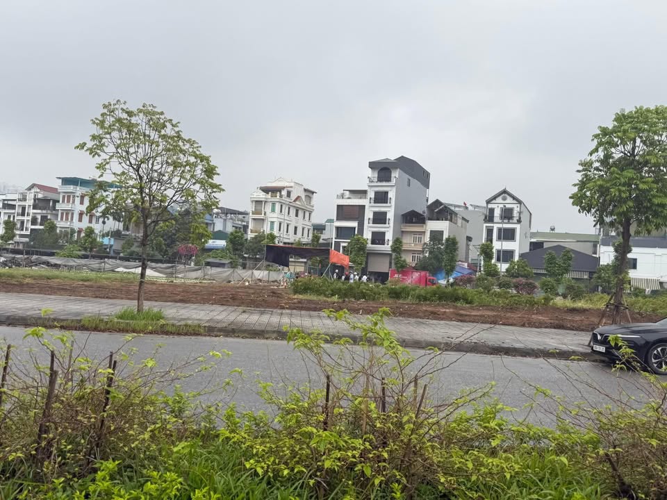 Lô đất dịch vụ Yên Lũng Hoài Đức 150m² giá 22.5 tỷ - Đầu tư sinh lời cao!