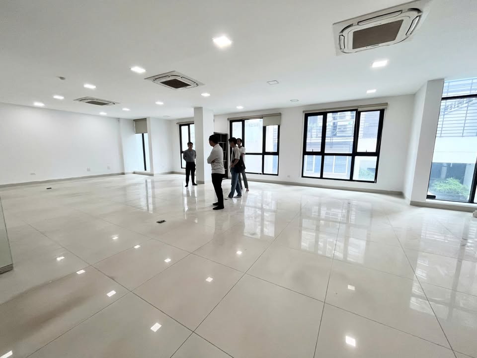 Văn phòng cho thuê Khương Đình 170m² giá 28 triệu - Thiết kế hiện đại, vị trí đắc địa!