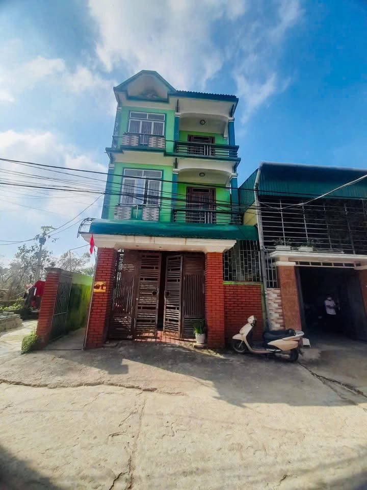 Nhà cho thuê 3 tầng đường Nguyễn Gia Thiều, 135m² giá 5.5 triệu - Không thể bỏ lỡ!