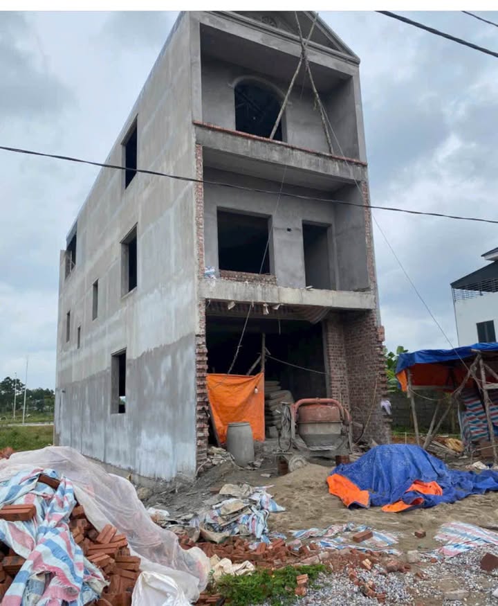 Nhà ba tầng TĐC Trung Thành, Thái Nguyên 125m² giá 4.35 tỷ - Mặt tiền rộng, thuận lợi kinh doanh!