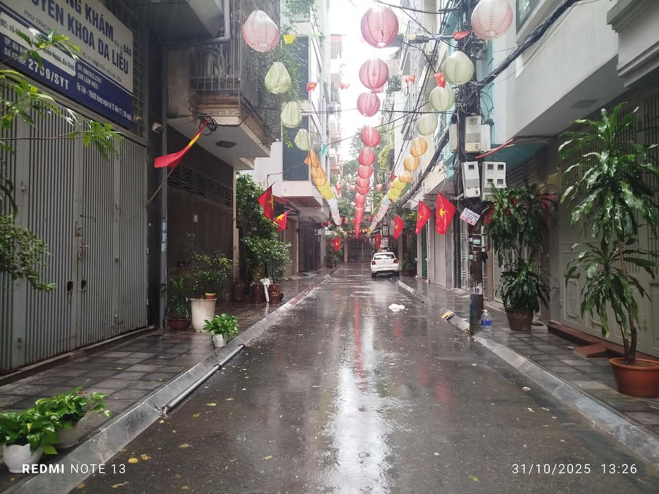 Nhà phố Quần Ngựa, quận Ba Đình, 80m² giá 37.6 tỷ - Ô tô tránh, có ngõ sau