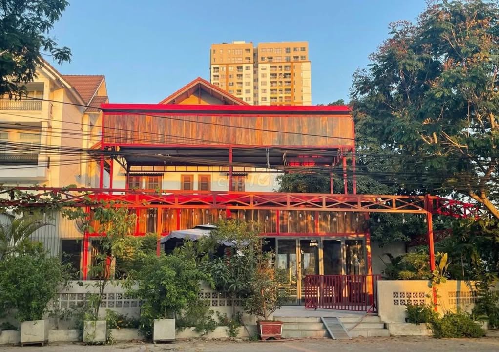 Cho thuê mặt bằng căn góc 2 mặt tiền Nguyễn Văn Hưởng, Thảo Điền, Q2 giá 100 triệu - Vị trí đắc địa cho kinh doanh!