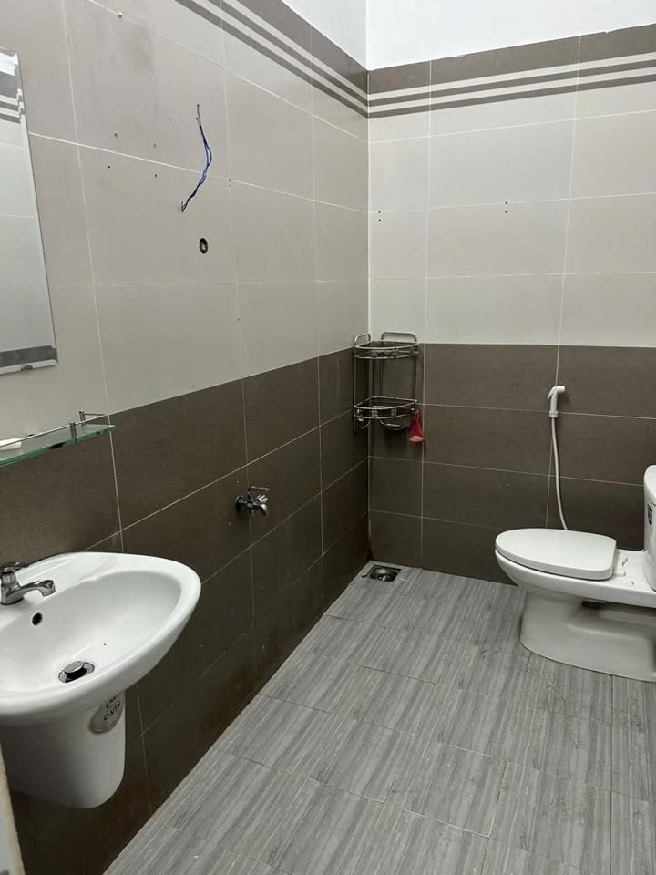 Nhà mặt tiền Hiệp Thành, Quận 12, 110m² chỉ 9 triệu - Thích hợp để kinh doanh!