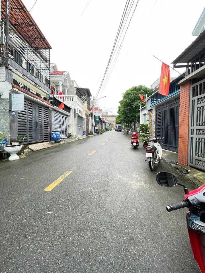 Nhà phố Tân Hiệp Dĩ An 68m² giá 3.25 tỷ - Đẹp như mơ, chỉ dọn vào ở!