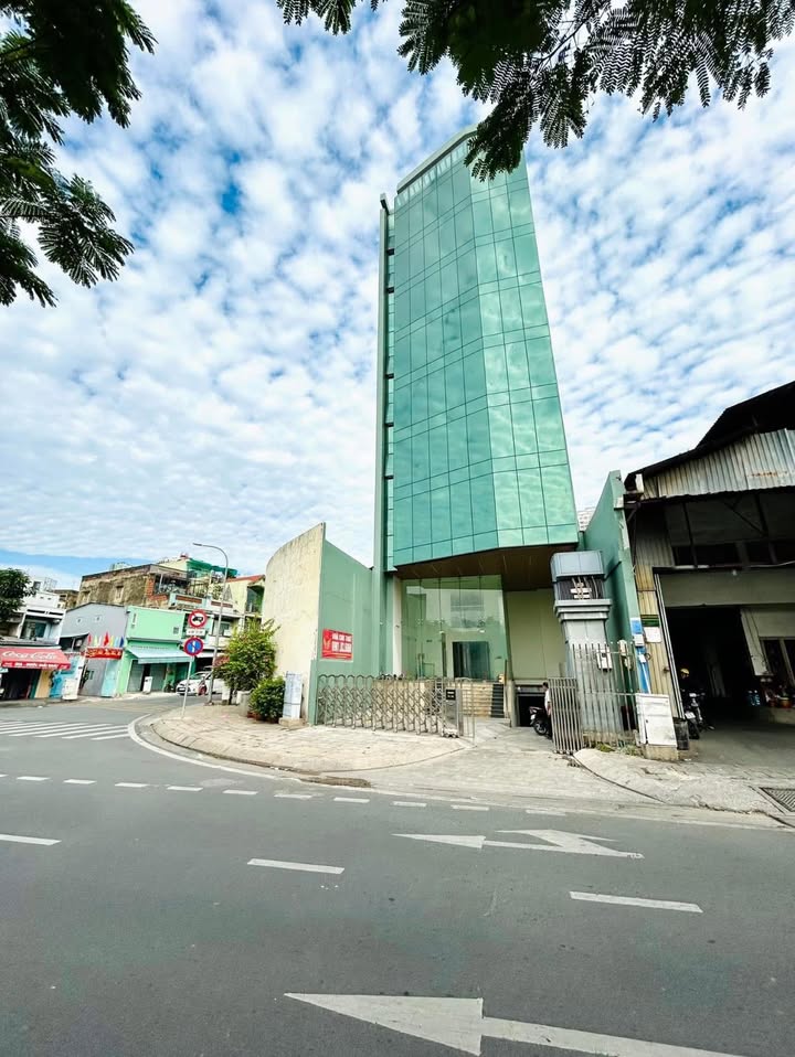 Cho thuê tòa nhà mặt tiền Võ Văn Kiệt, Quận 6 - Giá thuê siêu tốt!