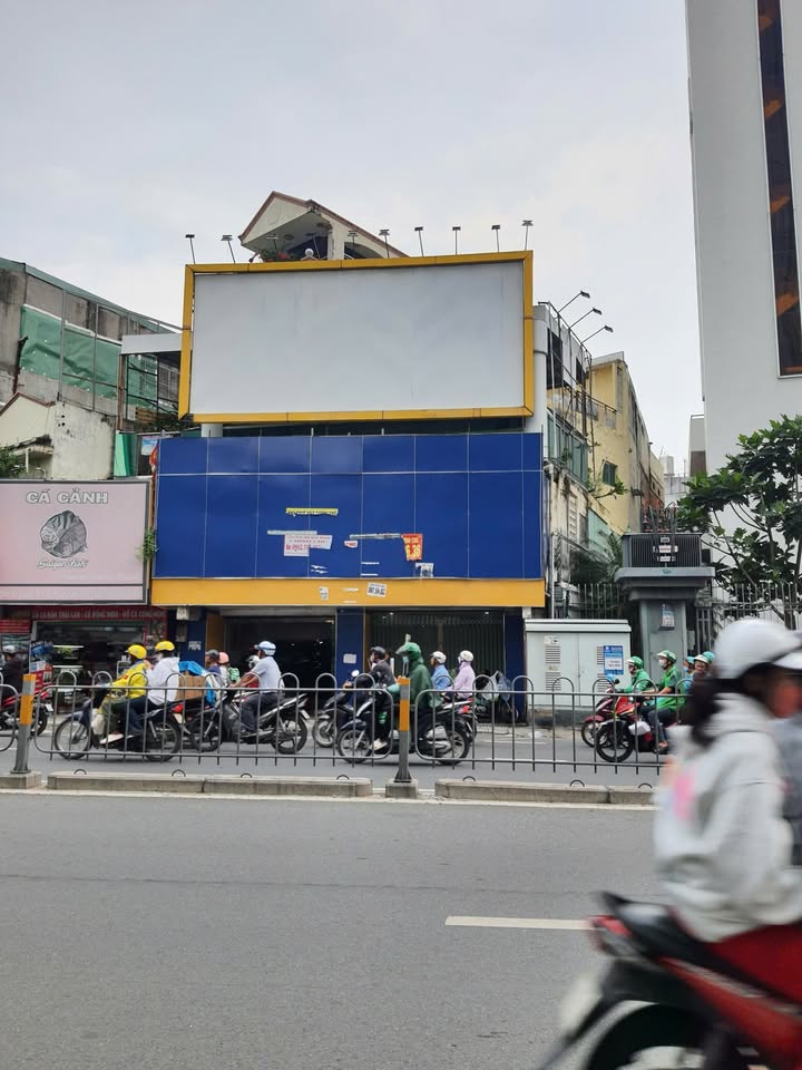 Mặt bằng cho thuê mặt tiền Phan Đăng Lưu, quận Phú Nhuận 240m² giá 120 triệu - Vị trí kinh doanh lý tưởng!