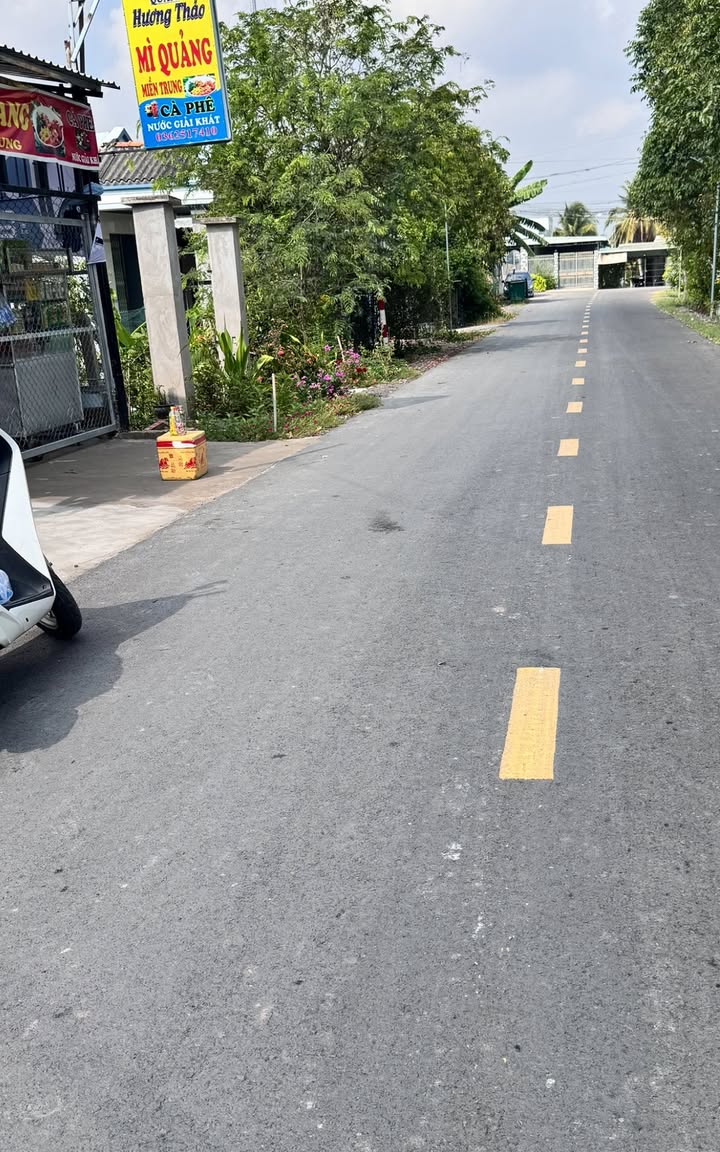 Nhà lầu mặt tiền đường nhựa 135m² giá 2 tỷ - Tiềm năng kinh doanh tuyệt vời!