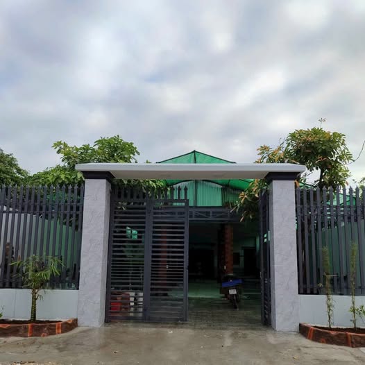 Bán nhà hẻm 45 Nguyễn Văn Linh, 270m² giá 2 tỷ - Vị trí thuận lợi ngay gần trường học!