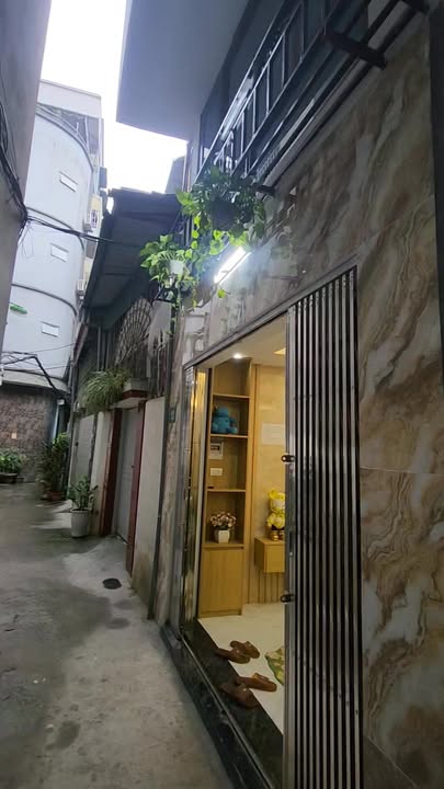 Nhà phố Minh Khai 25m² giá 6 tỷ - Sổ vuông, 3 phòng ngủ tiện nghi!