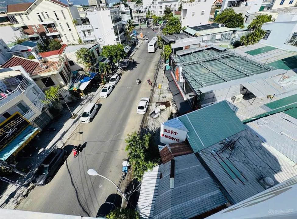 Nhà FrontHouse đường Tôn Thất Tùng, Nha Trang 42.3m² giá 9.5 tỷ - Kinh doanh sầm uất!