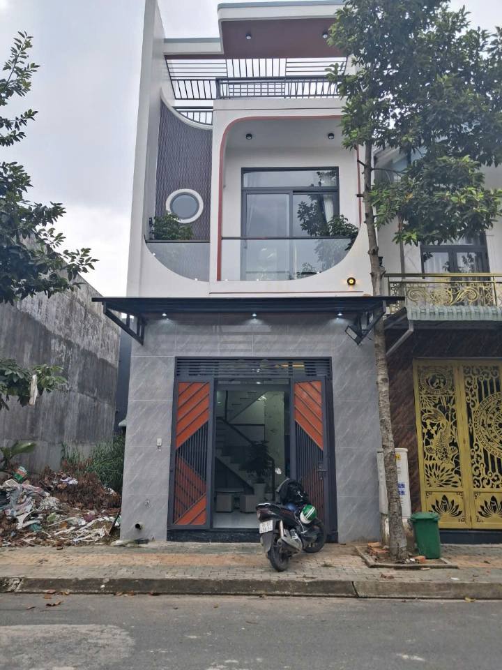 Nhà 1 lầu 1 trệt Tân Hiệp 68m² giá 2.69 tỷ - Full nội thất, gần chợ Bà Tri!