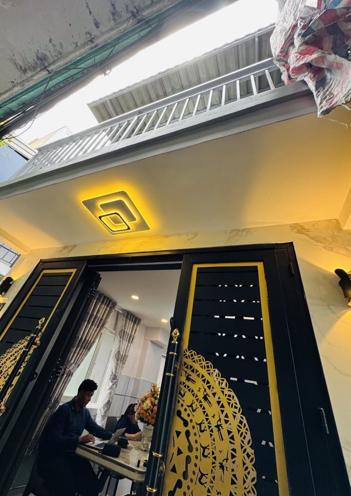 Nhà riêng đường Nguyễn Tri Phương, quận 10, 31.4m² giá 5.28 tỷ - Góc 2 mặt tiền hẻm thoáng mát!