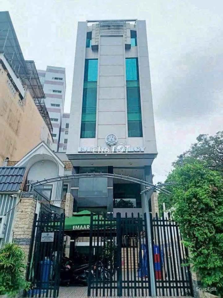 Cho thuê tòa nhà thương mại mặt tiền đường Trường Sơn, quận 10, 210m² - Mặt tiền lớn hiếm có!