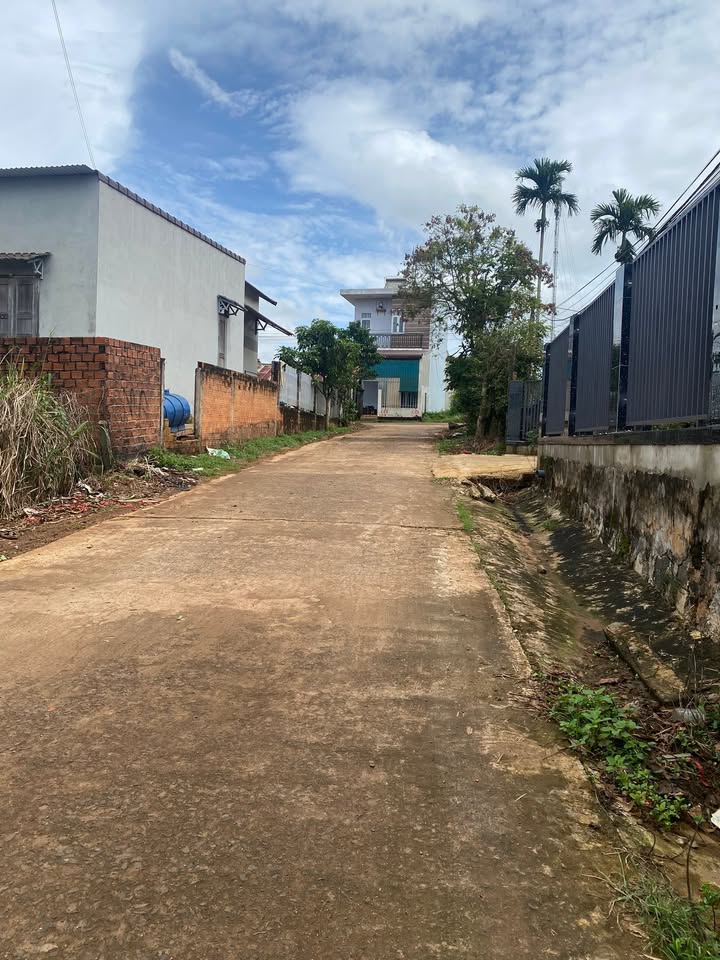 Nhà cấp 4 mặt tiền hẻm Bà Triệu 240m² giá 2.45 tỷ - Diện tích rộng rãi, pháp lý rõ ràng!