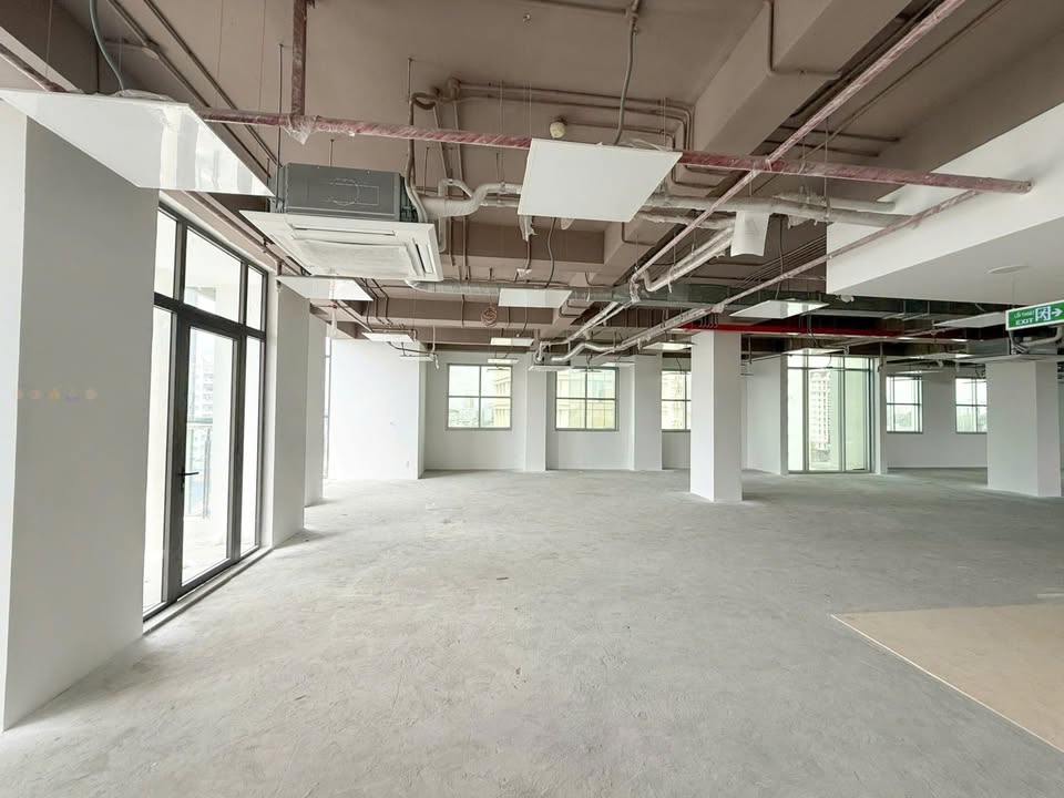 Cho thuê văn phòng mặt tiền Nguyễn Trãi, Quận 1, 135m² - Không gian hiện đại, giá tốt!