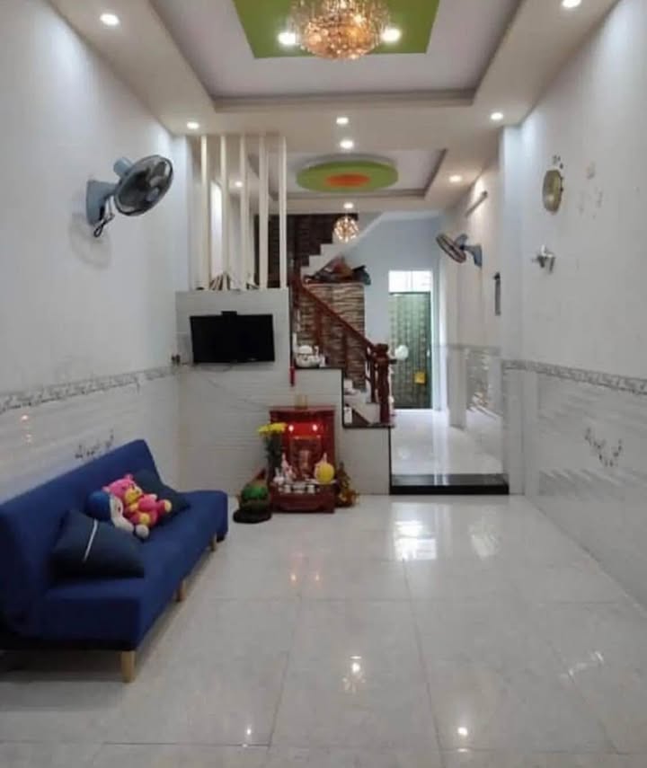 Nhà Mặt Tiền Xuân Thuỷ 42m² giá 3 tỷ - Tiện kinh doanh sầm uất!