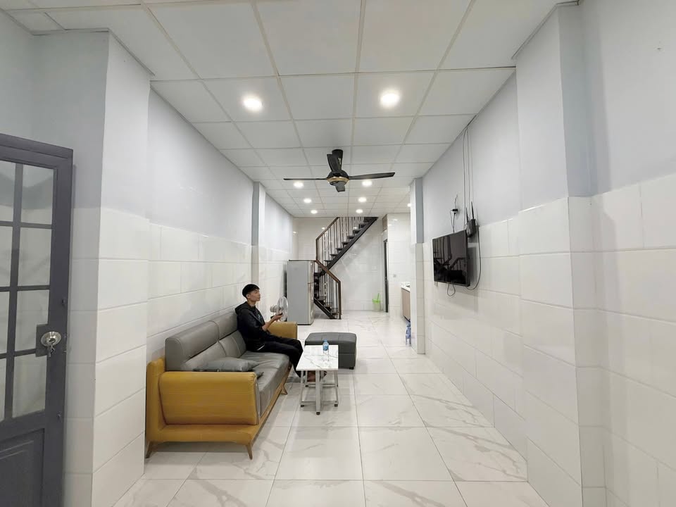 Nhà nguyên căn 2 phòng ngủ tại Bến Vân Đồn, Quận 4 - Giá thỏa thuận, không giới hạn người ở!