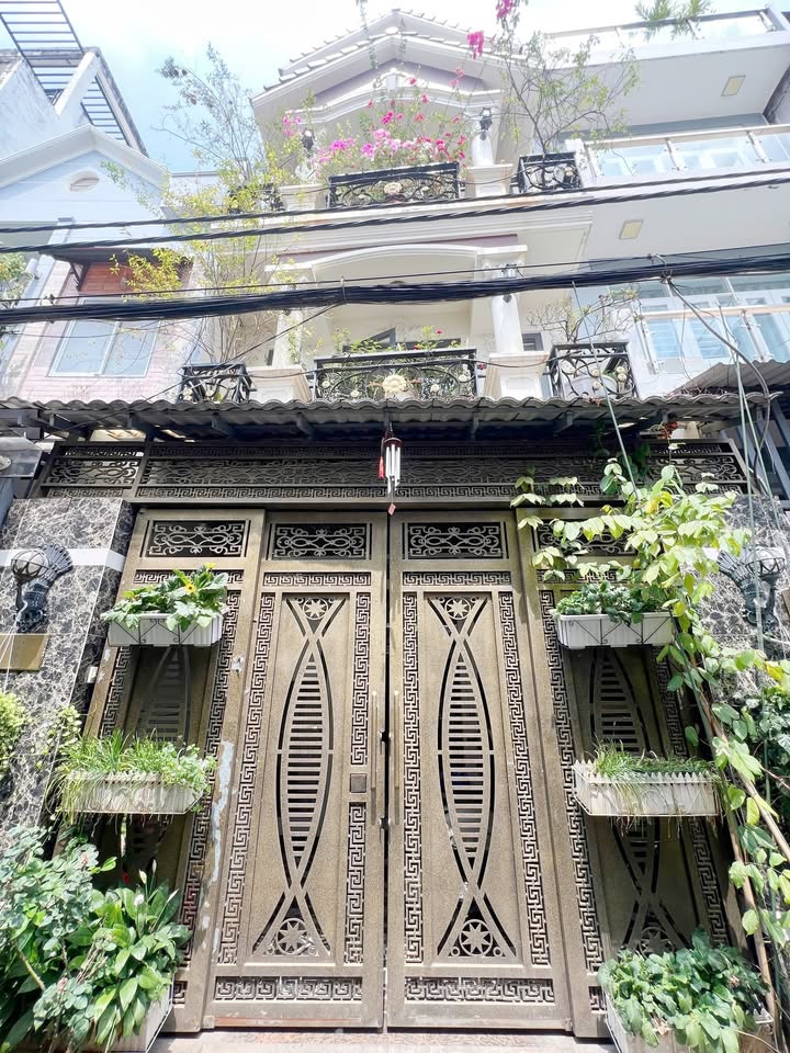 Nhà nguyên căn cho thuê Hẻm 1056 Huỳnh Tấn Phát, Q7 - Nội thất cao cấp, vị trí đắc địa!