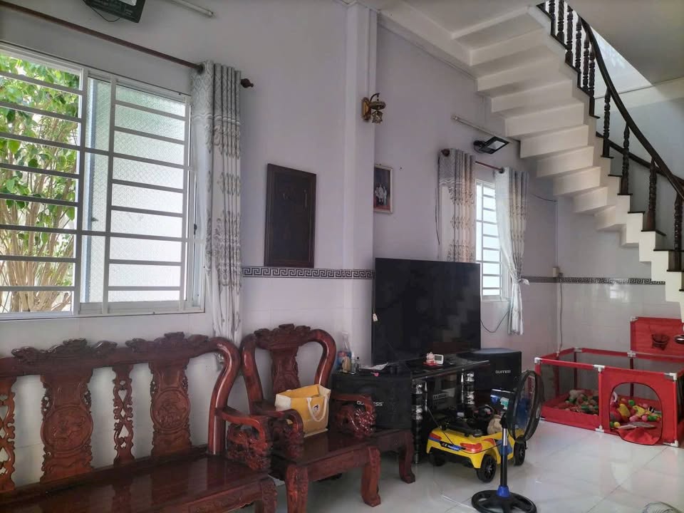 Nhà phố 1 trệt 1 lầu tại Đông Xuyên, Long Xuyên, 249m² giá 3 tỷ - Sổ hồng hoàn chỉnh!