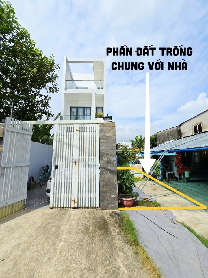 Nhà phố 2 mặt tiền Long Phước 211m² giá 9.5 tỷ - Gần chợ và trường Đại học