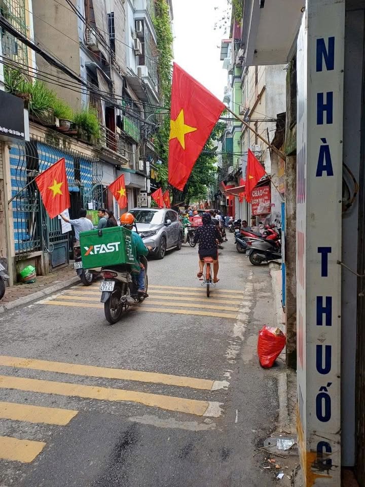 Nhà mặt phố Lê Văn Hiến, Bắc Từ Liêm 42m² giá 7.5 tỷ - Kinh doanh đỉnh cao!