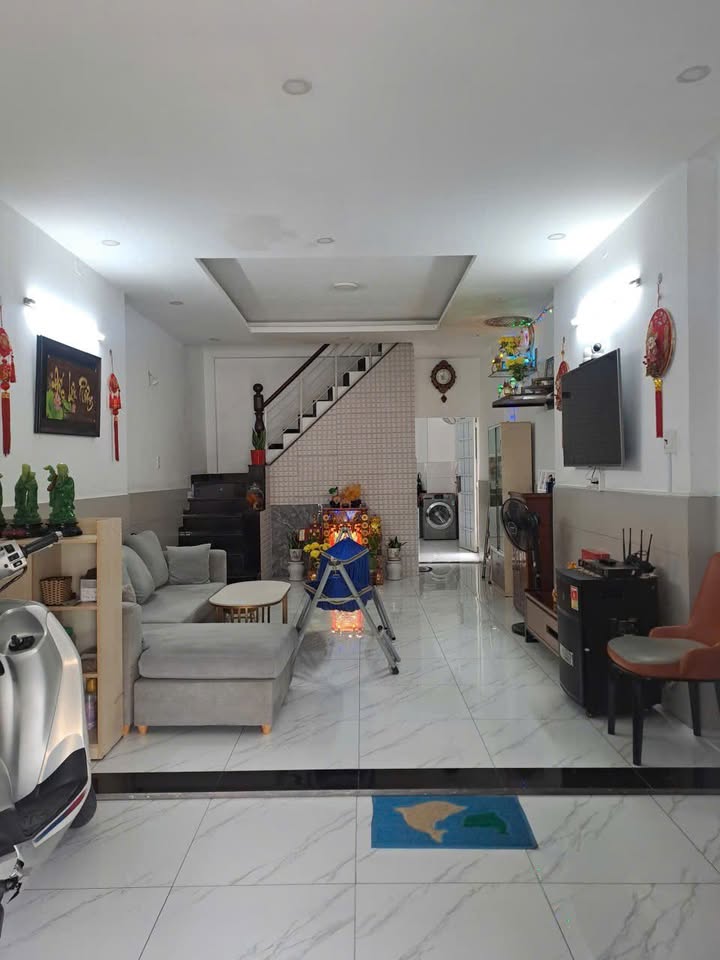 Nhà mặt tiền Dương Bá Trạc, Quận 8 - 4m x 15m, 15 triệu/tháng - Địa điểm kinh doanh lý tưởng!