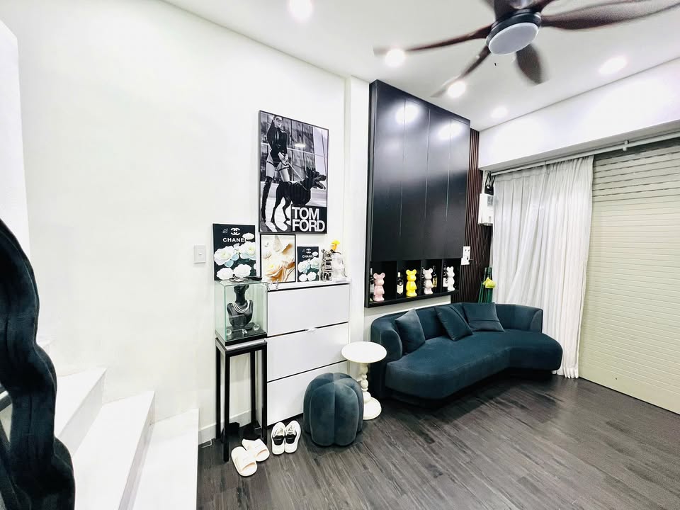 Nhà 2 Tầng Đường Vườn Chuối, Quận 3, 16m² giá 4.25 tỷ - Bán gấp do chuyển công tác!