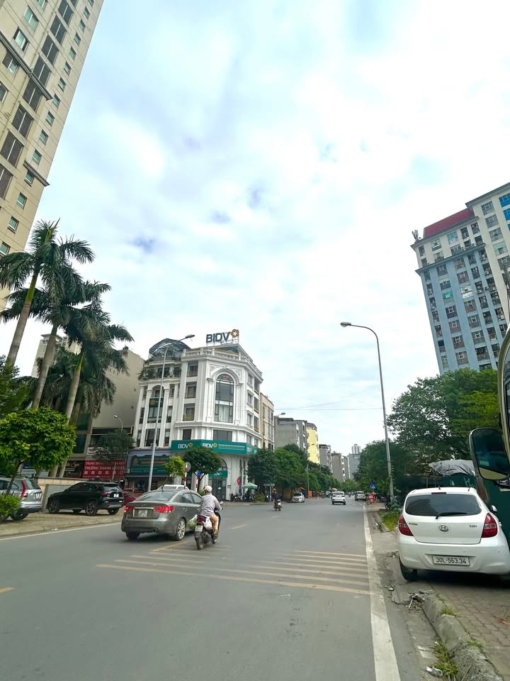 Cho thuê tòa nhà văn phòng mặt phố Hà Cầu 80m² giá 15 triệu - Vị trí kinh doanh đắc địa!