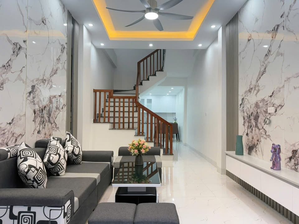 Nhà 3 tầng phố Ngô Quyền, Lê Thanh Nghị, Hải Dương giá 1.9 tỷ - Cơ hội đầu tư hiếm có!