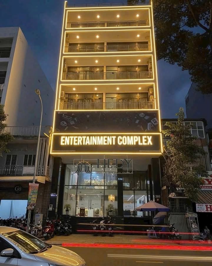 Tòa nhà mặt tiền Trần Bình Trọng, Quận 5, 200m² giá 155 tỷ - Đầu tư sinh lời ngay!