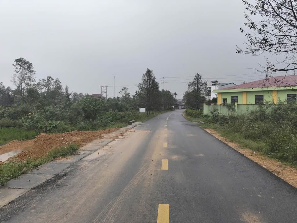 Đất nền đường Đông Vịnh, Cẩm Vịnh 180m² giá 2.05 tỷ - Cơ hội đầu tư tiềm năng!