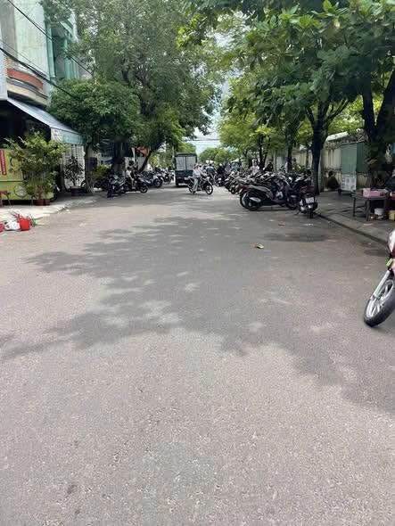 Nhà 3 tầng mặt tiền Lê Đại Hành 75m² giá 4 tỷ - Gần chợ Hoa Lư, trường học!