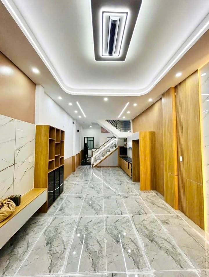 Nhà 3 tầng mặt tiền đường Hà Thanh 1, Quy Nhơn - Giá 4.5 tỷ, sẵn sàng vào ở!