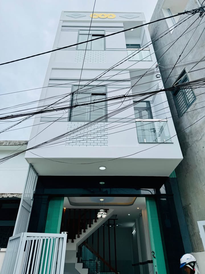 Nhà 3 tầng hẻm 808 Trần Hưng Đạo, 46m² giá 2.6 tỷ - Thiết kế hiện đại, sân để xe thoải mái!