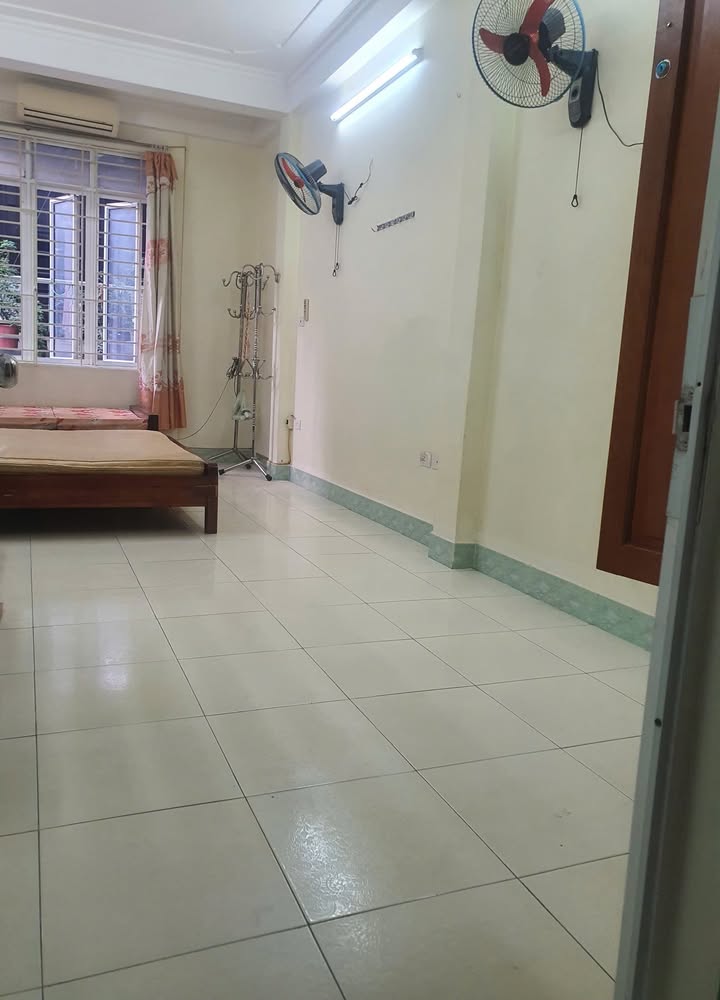 Phòng cho thuê tại Tập thể Tổng cục 2, 40m² giá 3.5 triệu - An ninh tốt, gần chợ