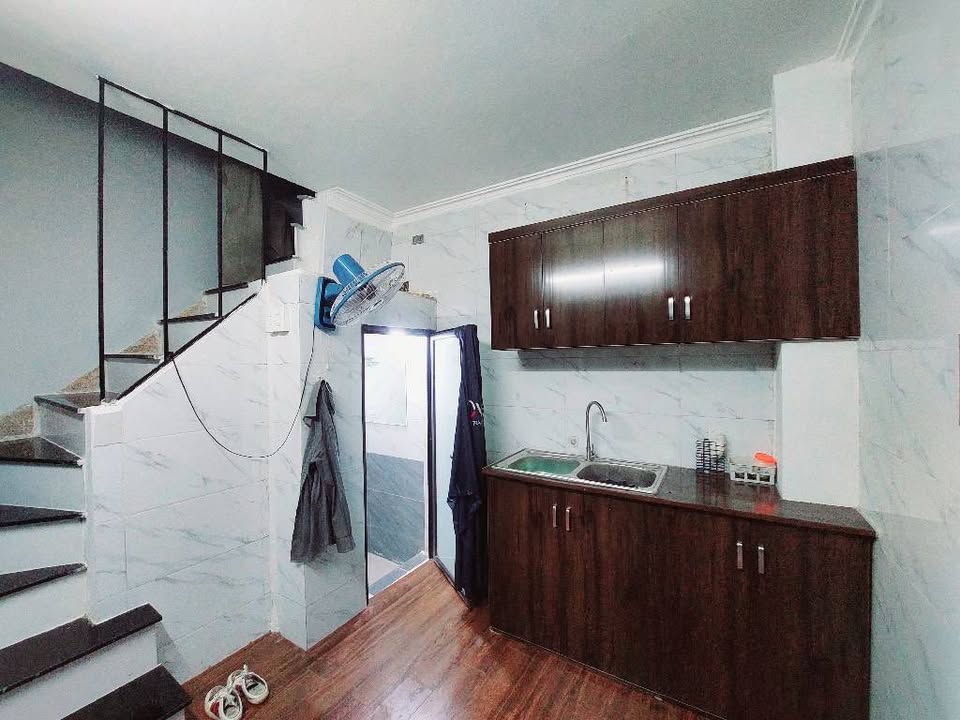 Nhà riêng Tân Mai Hoàng Mai 15m² giá 2.4 tỷ - Thiết kế hiện đại, gần ô tô
